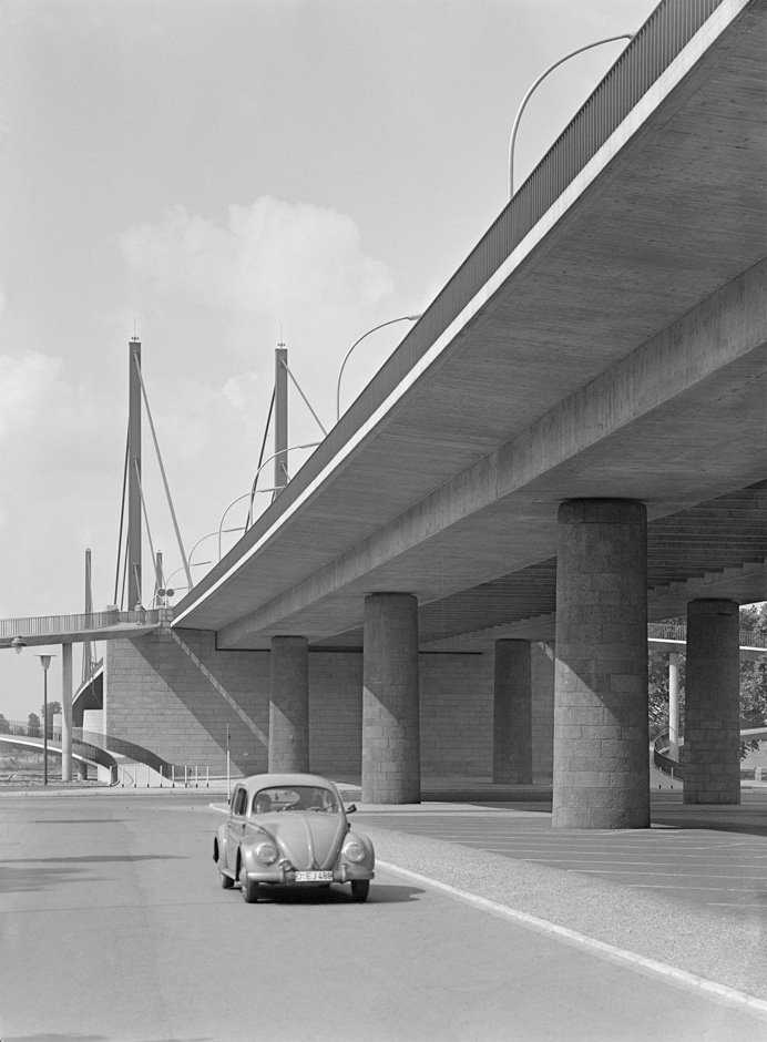 LVR-ZMB, W. Klein Die Unterseite einer Brücke.