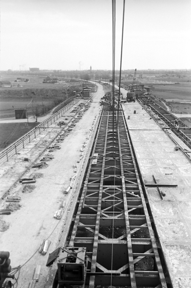 LVR-ZMB, C.A. Stachelscheid Eine Brücke wird gebaut.