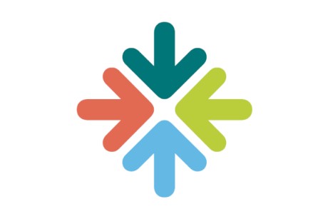 Logo der kommunalen Medienzentren NRW: Vier bunte Pfeile zeigen mit der Spitze aufeinander