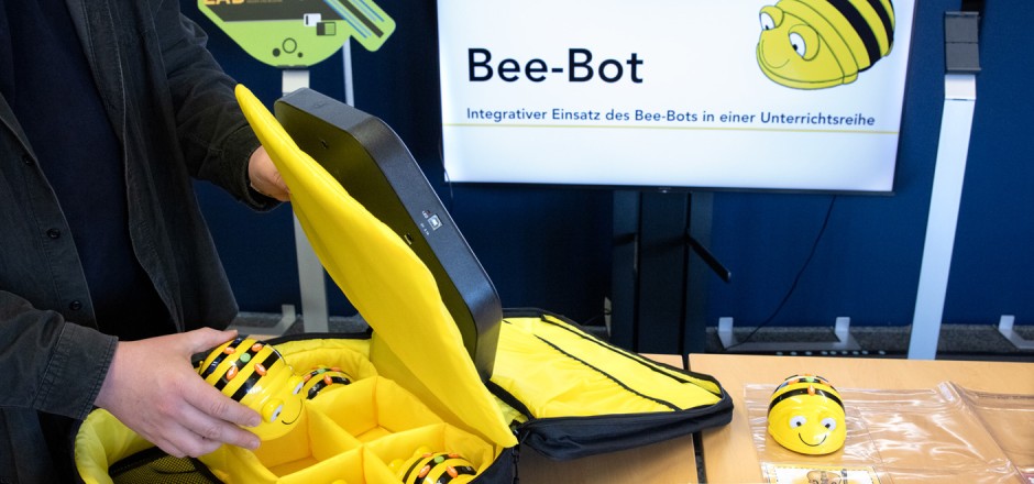 Bee-Bot mit Tasche und Material