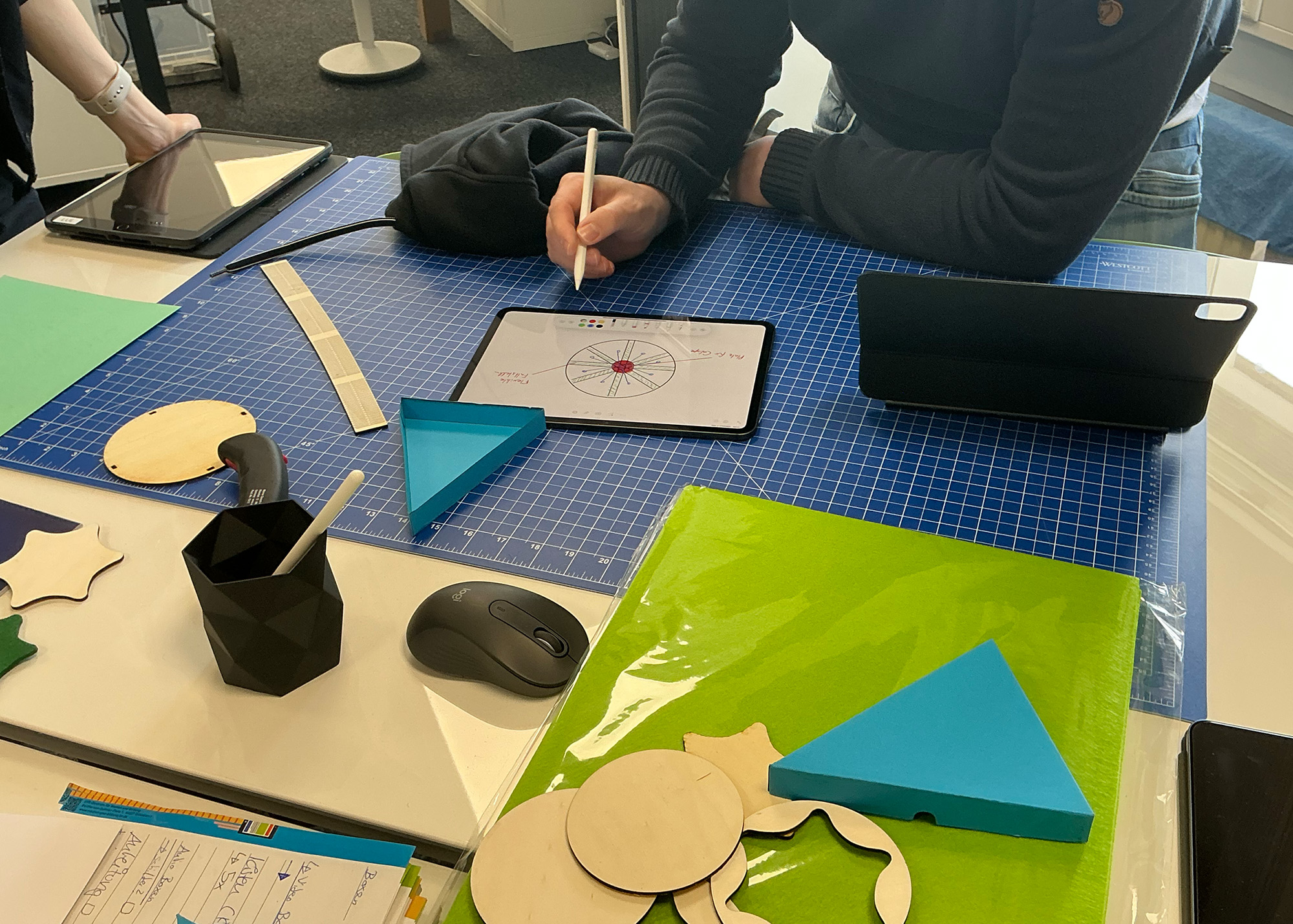 Erste Skizze des smarten Pizzakartons