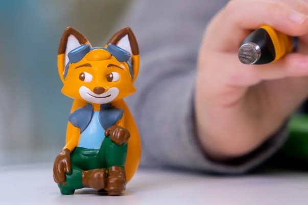 Kleine Figur als ein Edurino Fuchs 