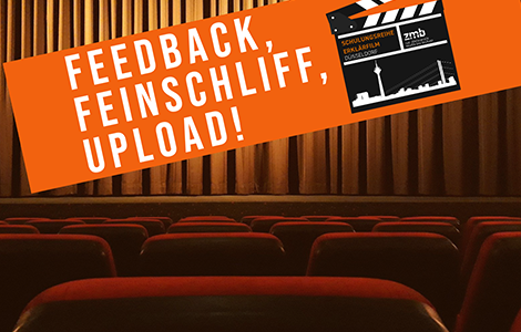 Kinosaal. Texteinblendung vor orangenem Hintergrund: Feedback, Feinschliff, Upload. Daneben Filmklappe.