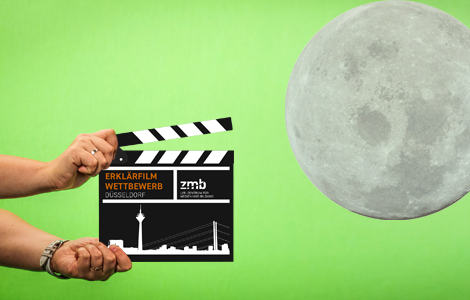 Filmklappe vor Greenscreen mit Mond