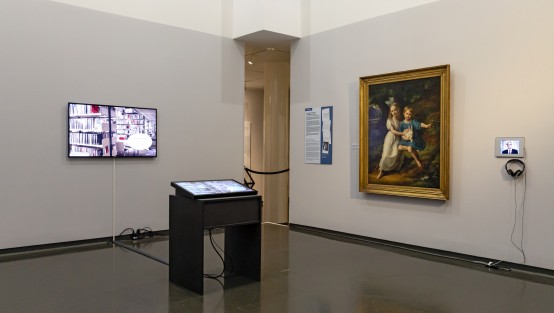 Touch- und Filmstation  zur Provenienz Forschung im Ausstellungsraum des Stadtmuseums.